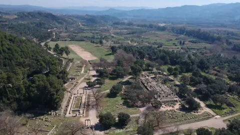 Эртний олимпийн наадам үүсч хөгжсөн газар болох Грекийн эртний археологийн дурсгалт газар