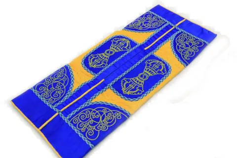 Хөх шар алаг, очирыг (важра) дүрсэлсэн оёдол бүхий даалин