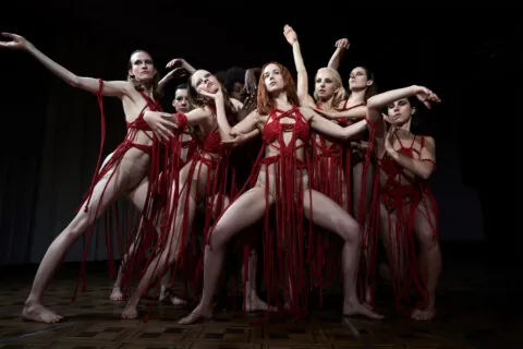 «Suspiria 2018» киноны бүжгийн хэсэг